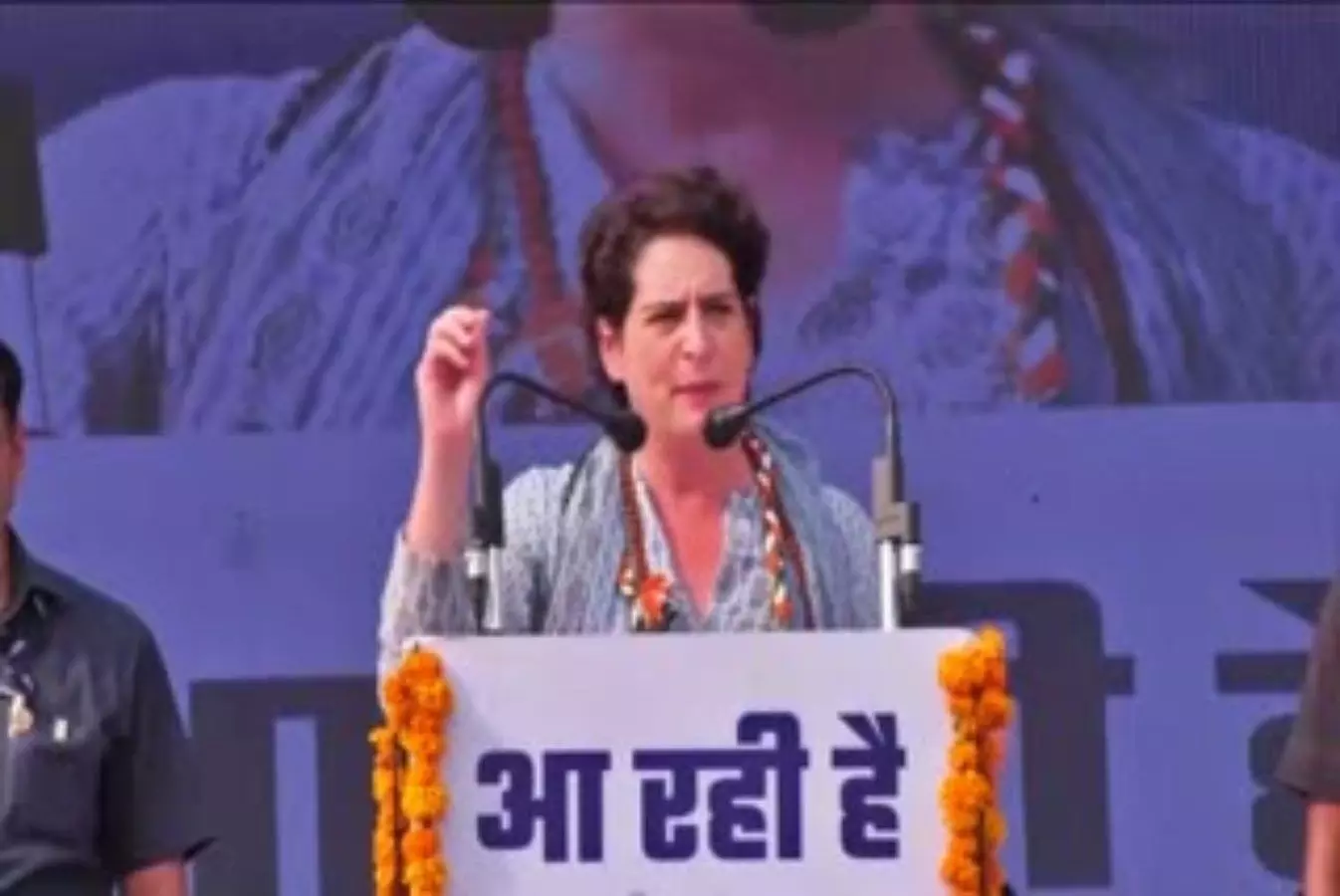 On the last day of Himachal Pradesh election campaign, Priyanka Gandhi surrounded BJP on the issue of debt and unemployment