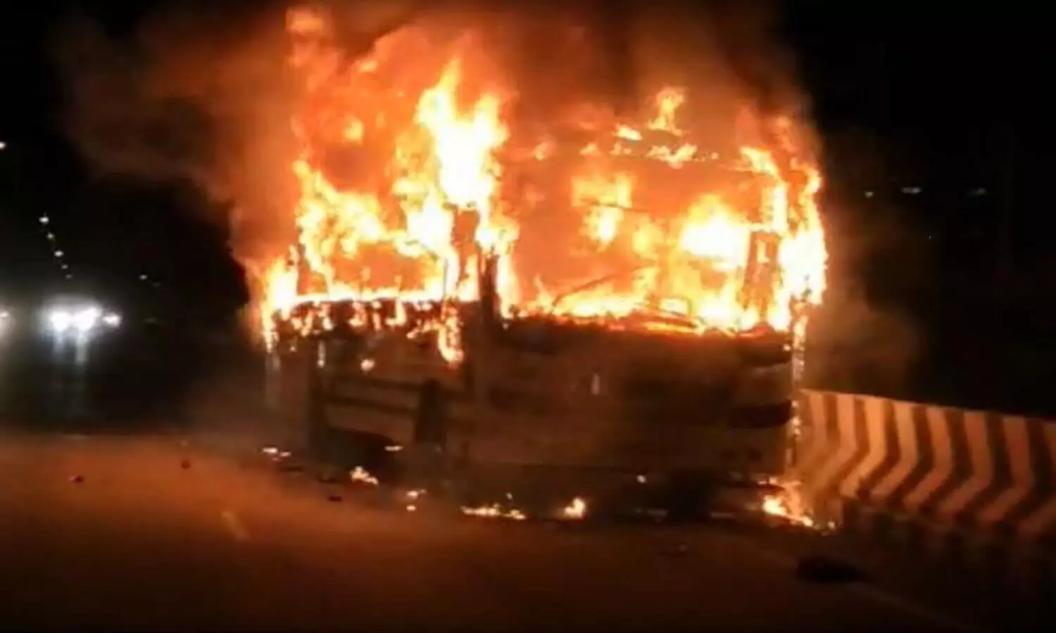 fire in etawah mini bus
