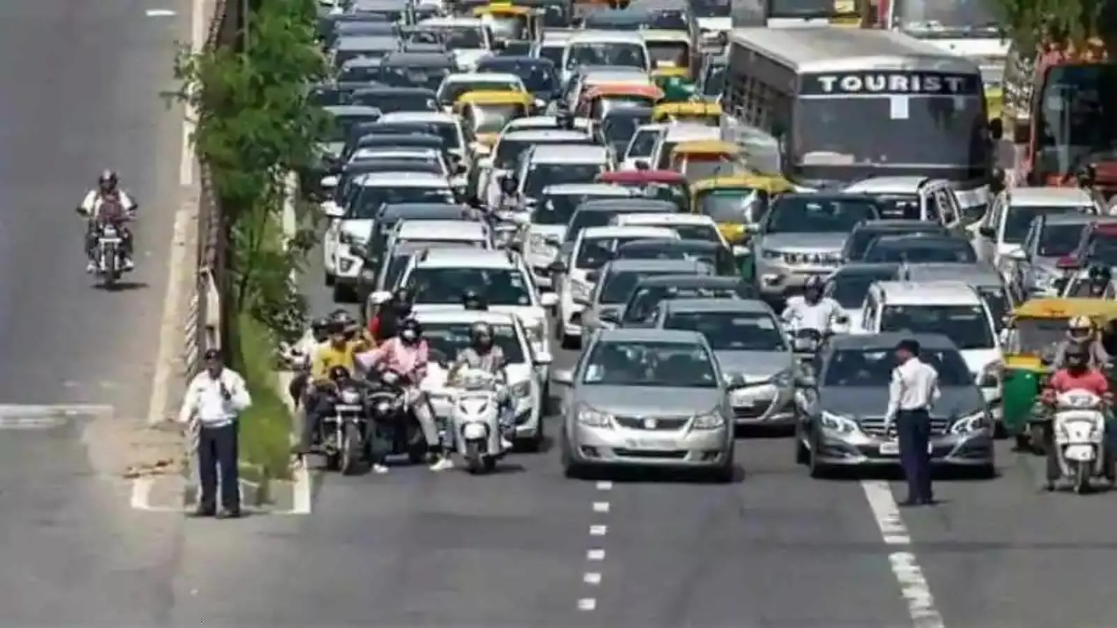 delhi govt lifted ban on b iii petrol and bs iv vehicles air pollution