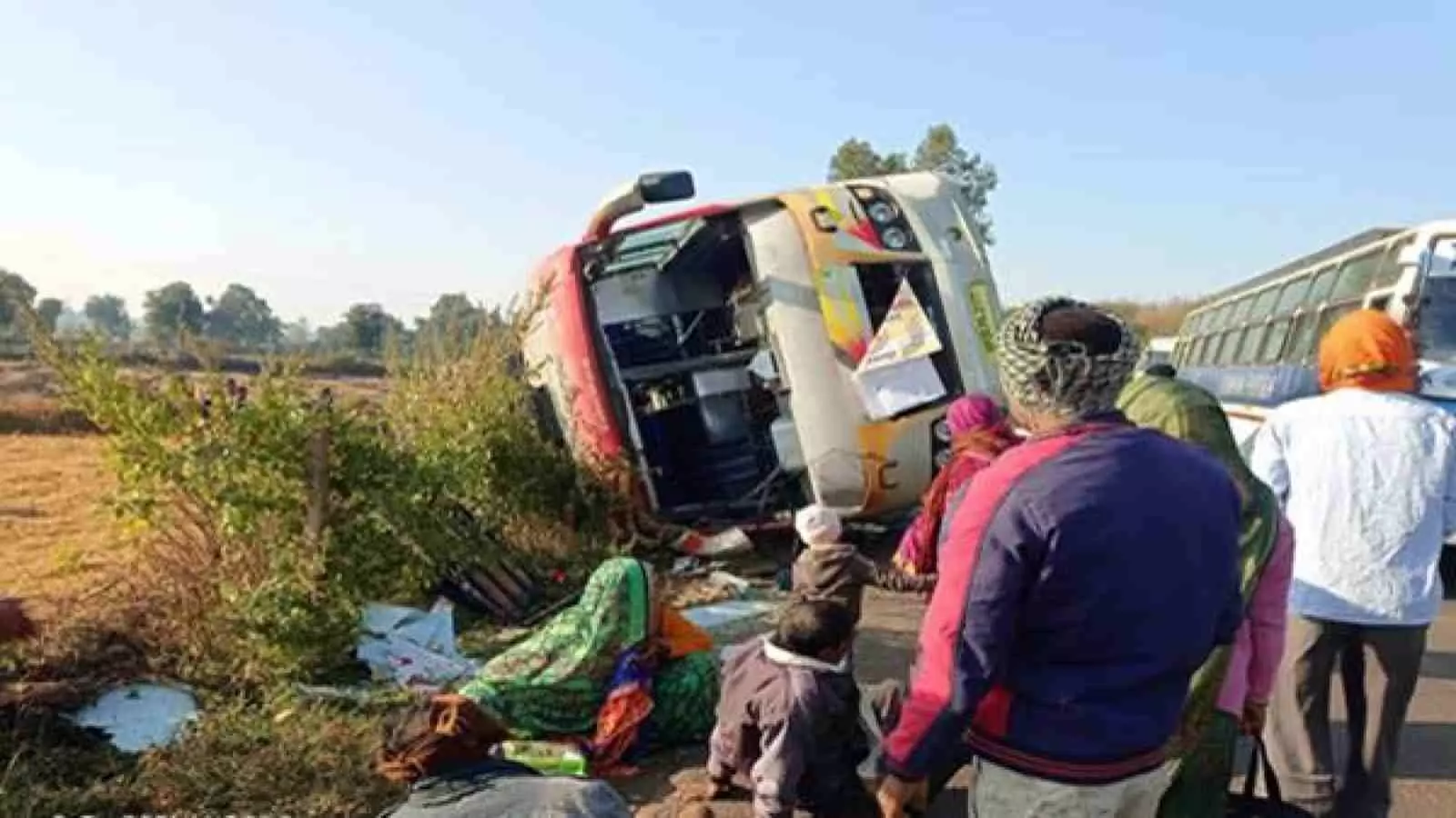 mp news bus going to president draupadi murmu program in shahdol overturns one dead 32 injured