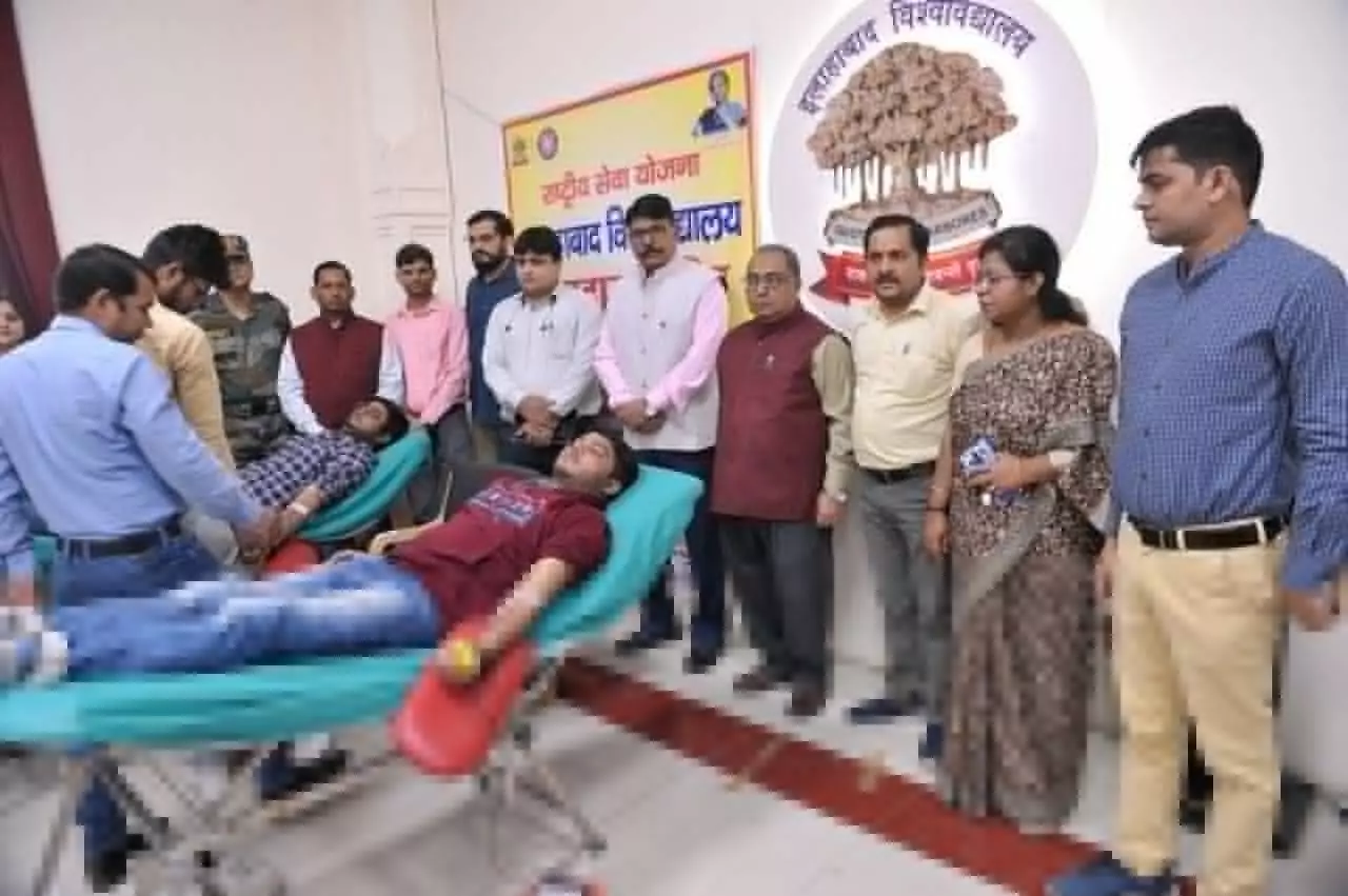 Allahabad News student donated blood in campus increased during dengue case in prayagraj