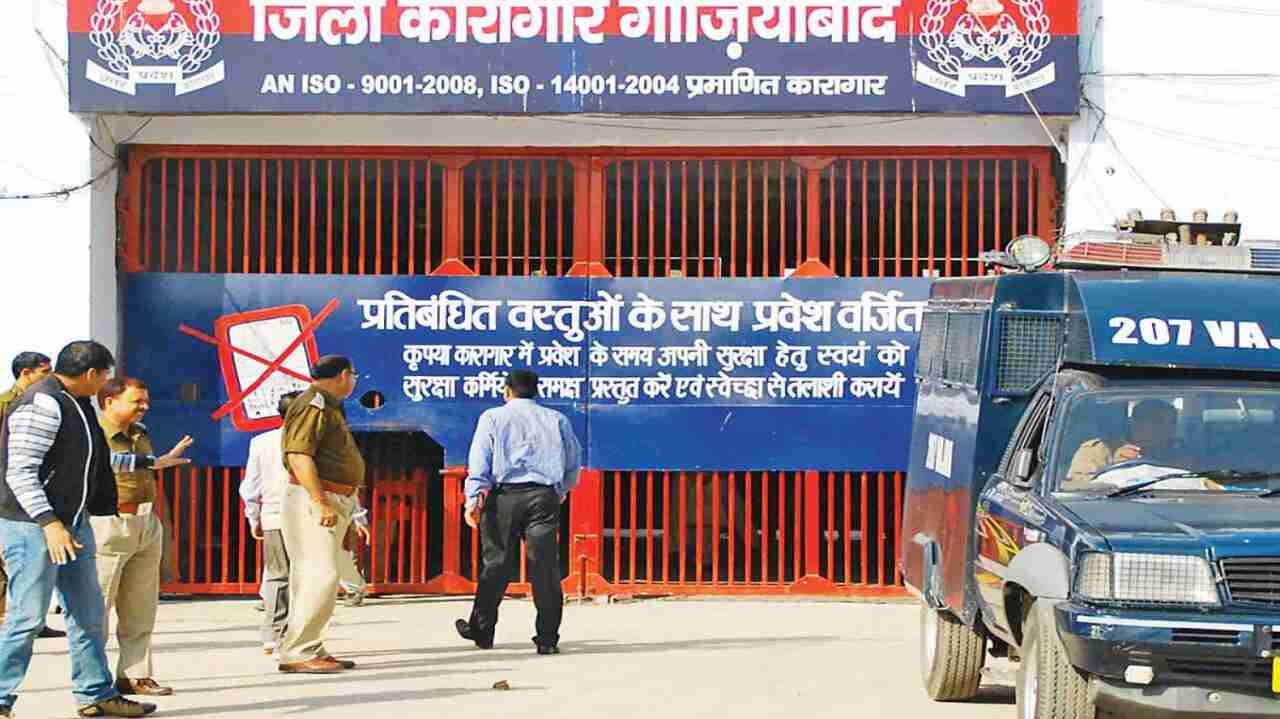 ghaziabad dasna jail 140 prisoners diagnosed with hiv 35 with tuberculosis aaj ki taza khabar, today ghaziabad news, ghaziabad news in hindi newstrack hindi samachar | ghaziabad news: गाजियाबाद की डासना जेल