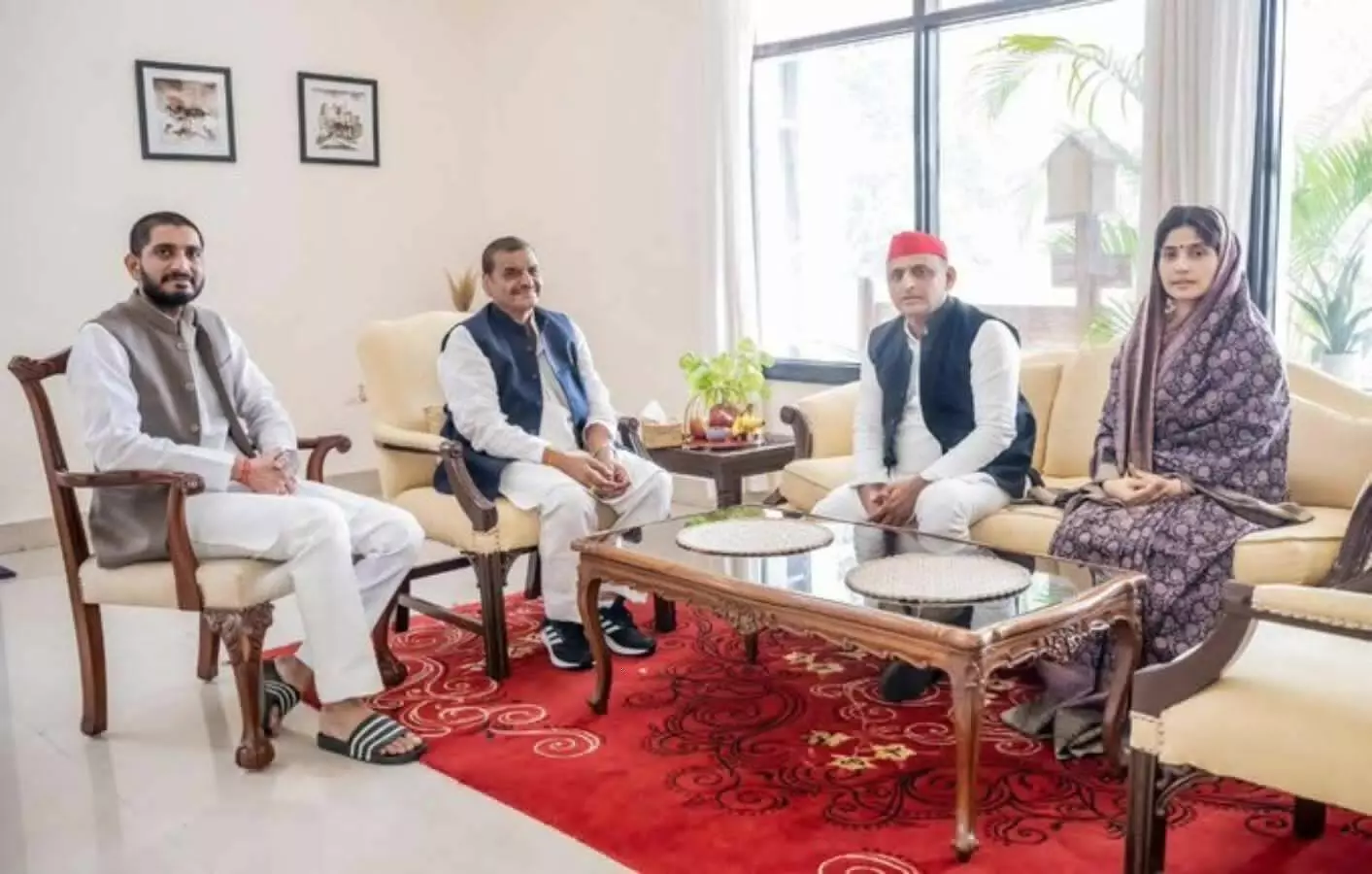 etawah news akhilesh yadav reached saifai to meet shivpal yadav mainpuri by election 2022