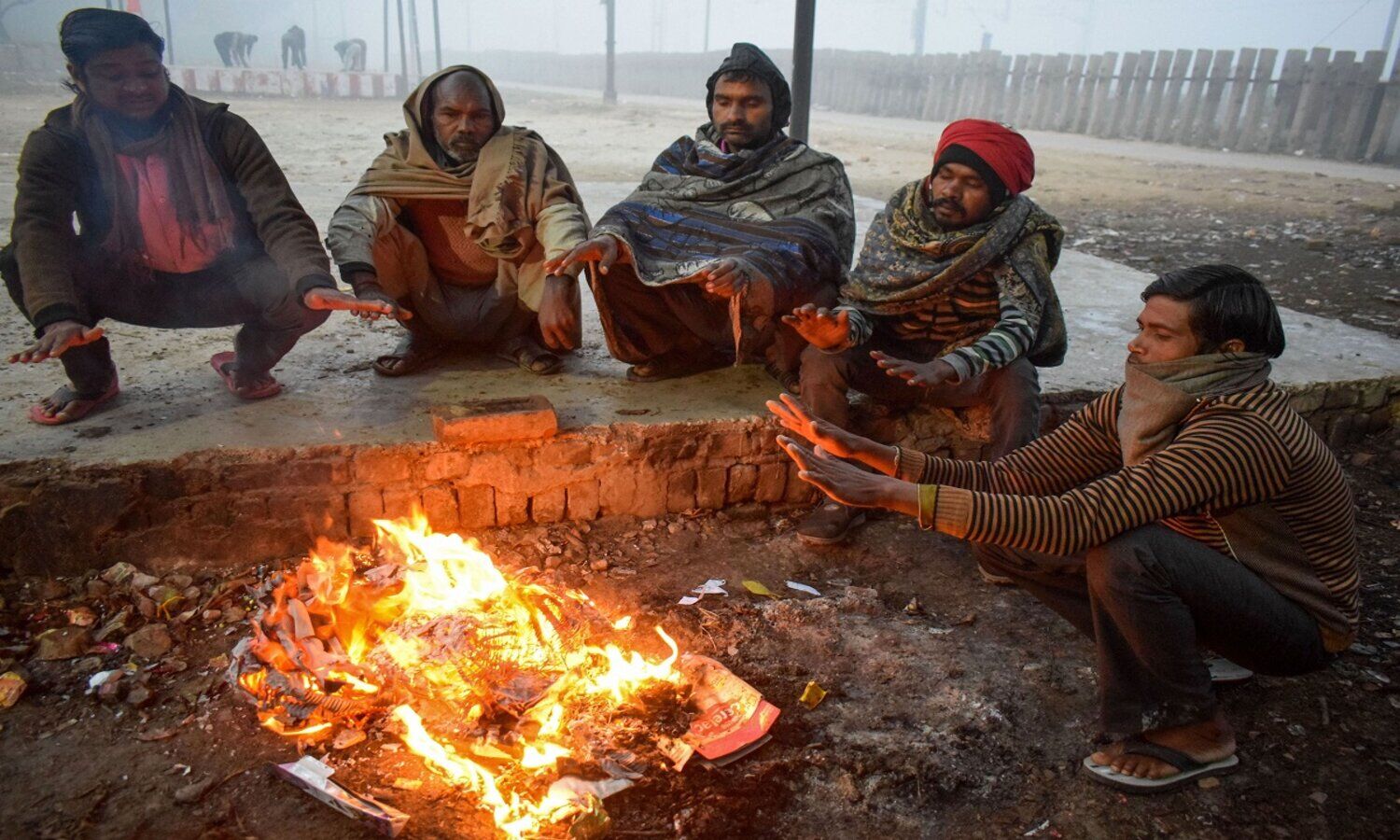 Weather Today: The winter season started increasing in UP and Bihar, rain will continue to be a problem in these areas