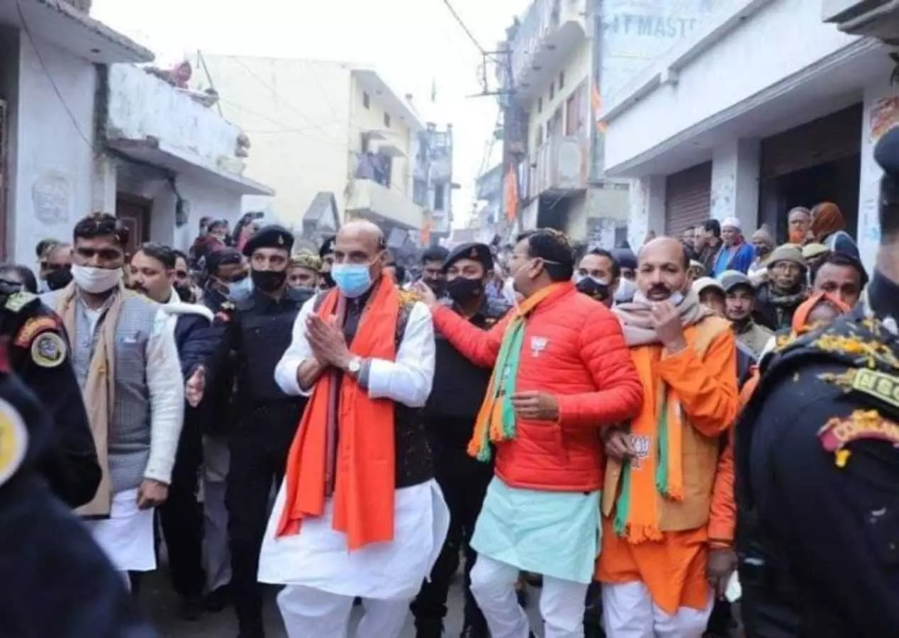 rajnath singh with other bjp leader participate in door to door campaigning today gujarat election 2022