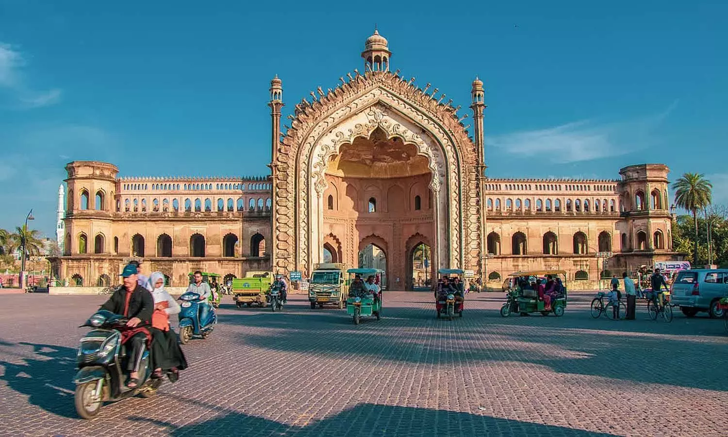 In danger, the Rumi Darwaza of Lucknow vibrates when vehicles pass