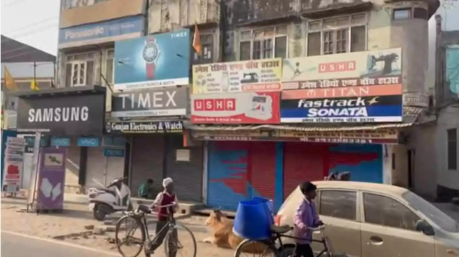 GST team raids four shops of Hardoi
