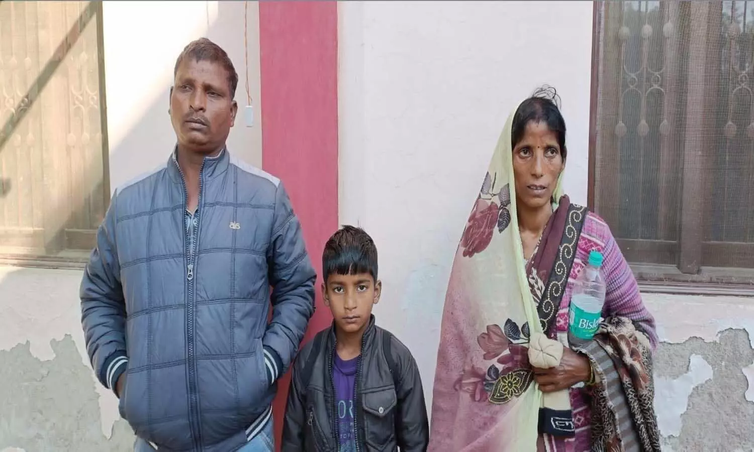 father son kidnapped 9 year old child in money transaction in agra
