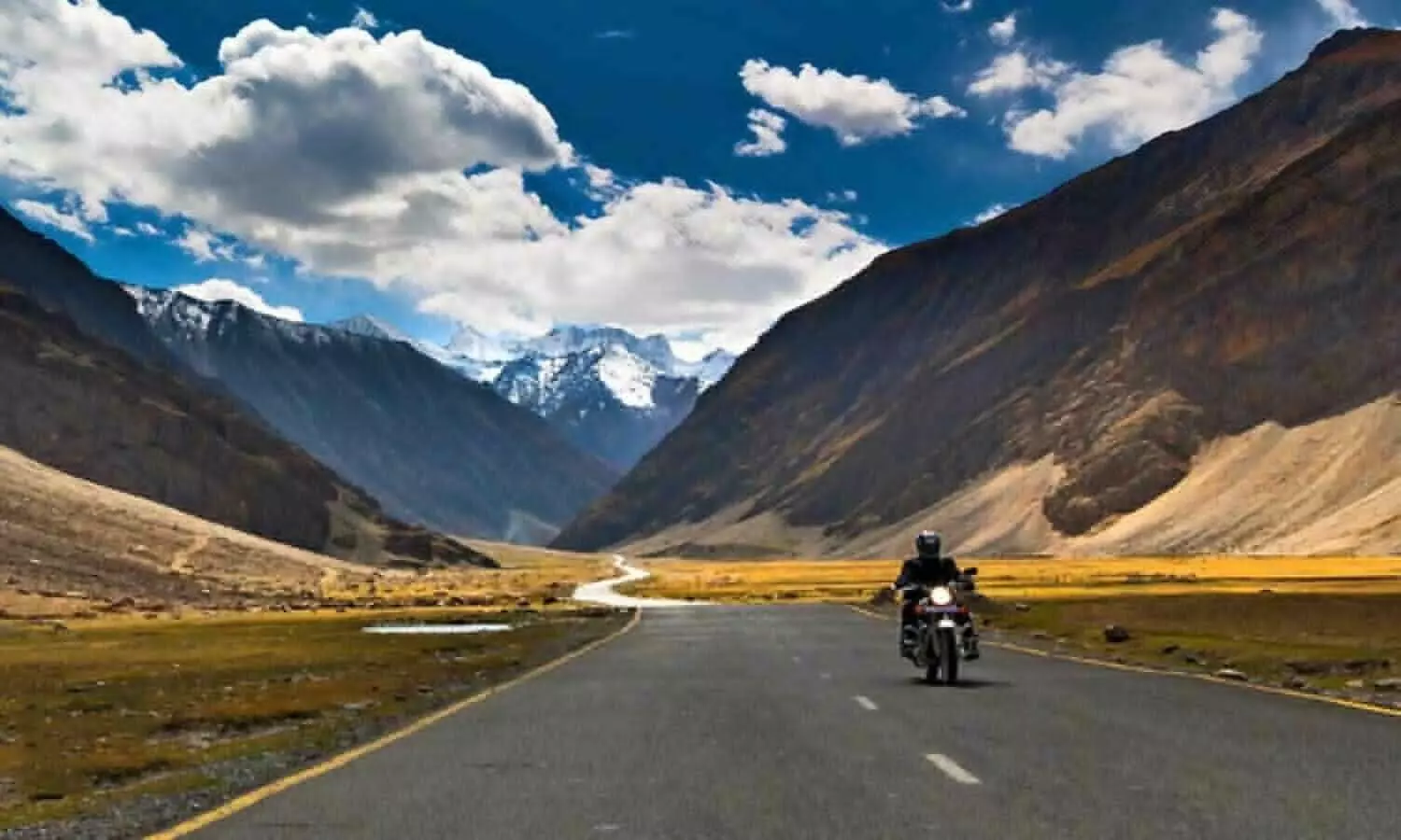 How to reach Lucknow to Leh Ladakh by train