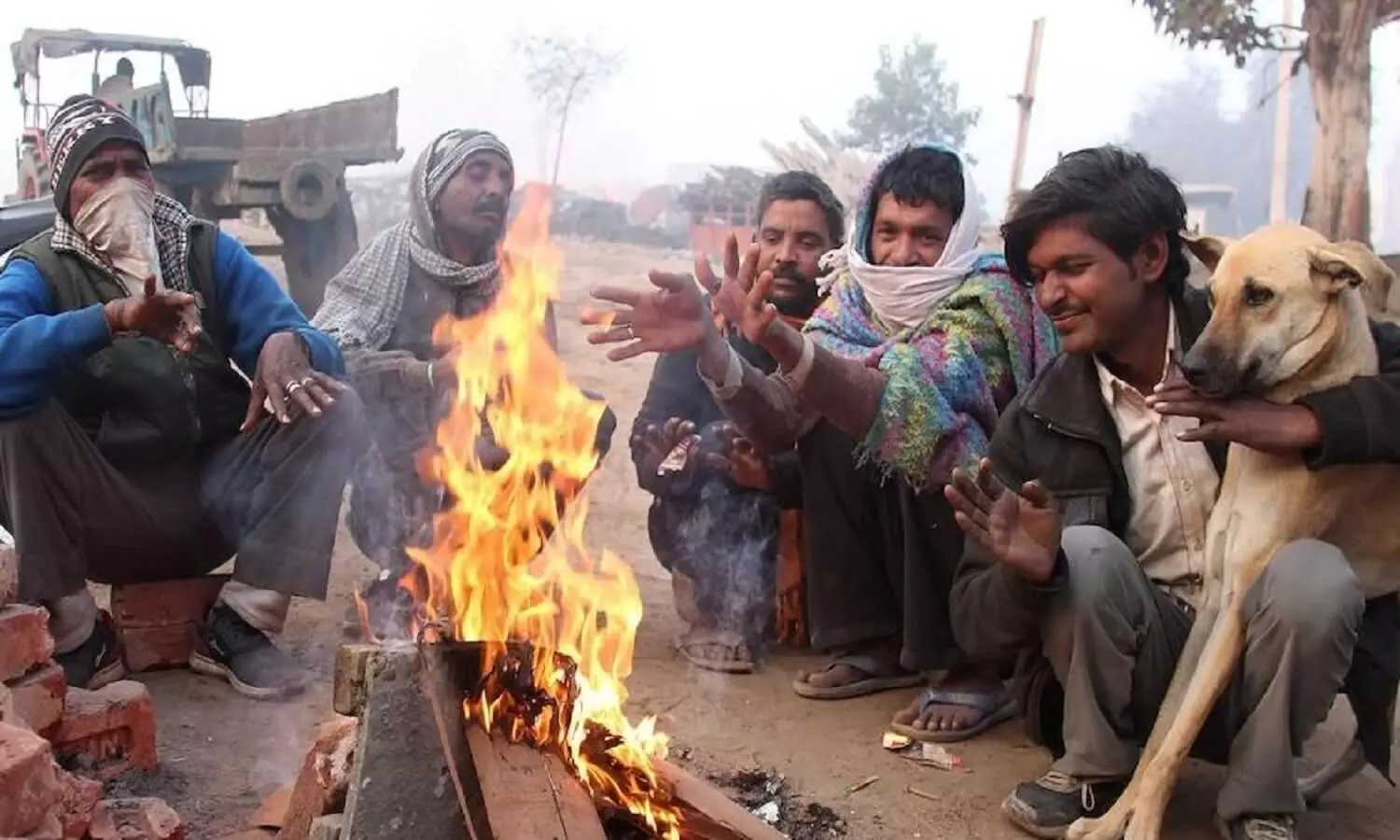 Weather Today Update: घने कोहरे और सर्दी का डबल अटैक बना मुसीबत, अभी राहत मिलने के आसार नहीं