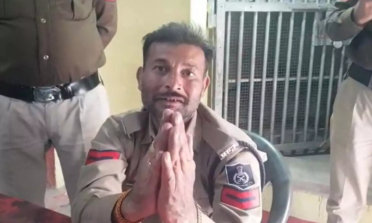 Jailor Raghavendra Agnihotri of Rewa Central Jail gave Taliban punishment to head constable