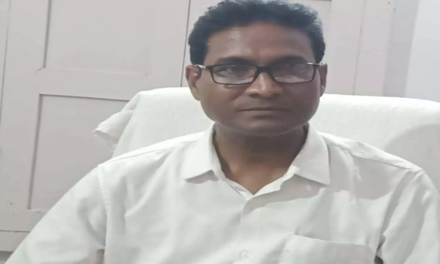 Babu Dayashankar, the famous health department sacked in Ballia, was counted as the mafia of the department