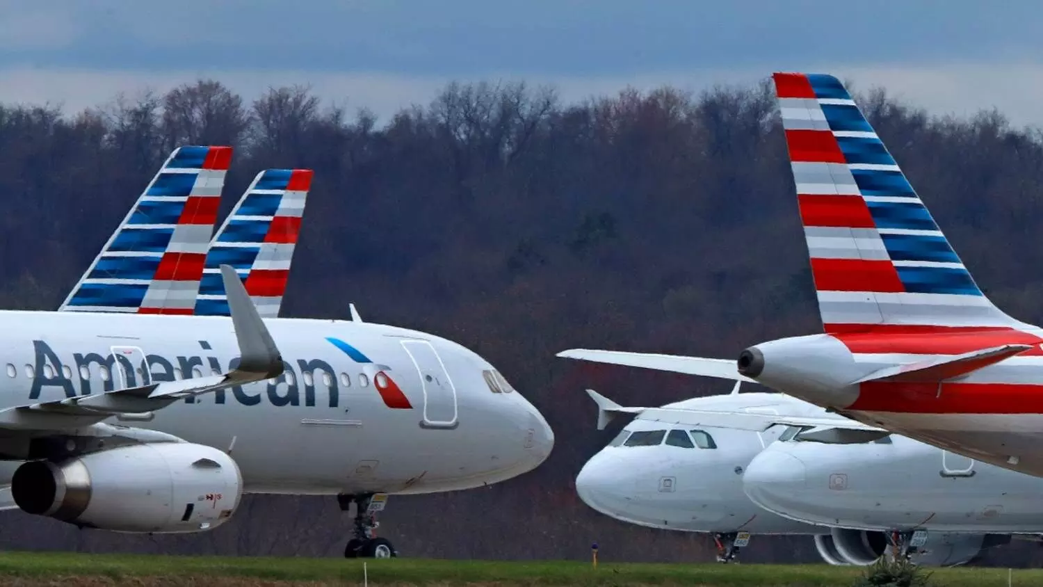 थम गया पूरा अमेरिका: विमान सेवाएं बंद, हज़ारों उड़ानों पर असर
