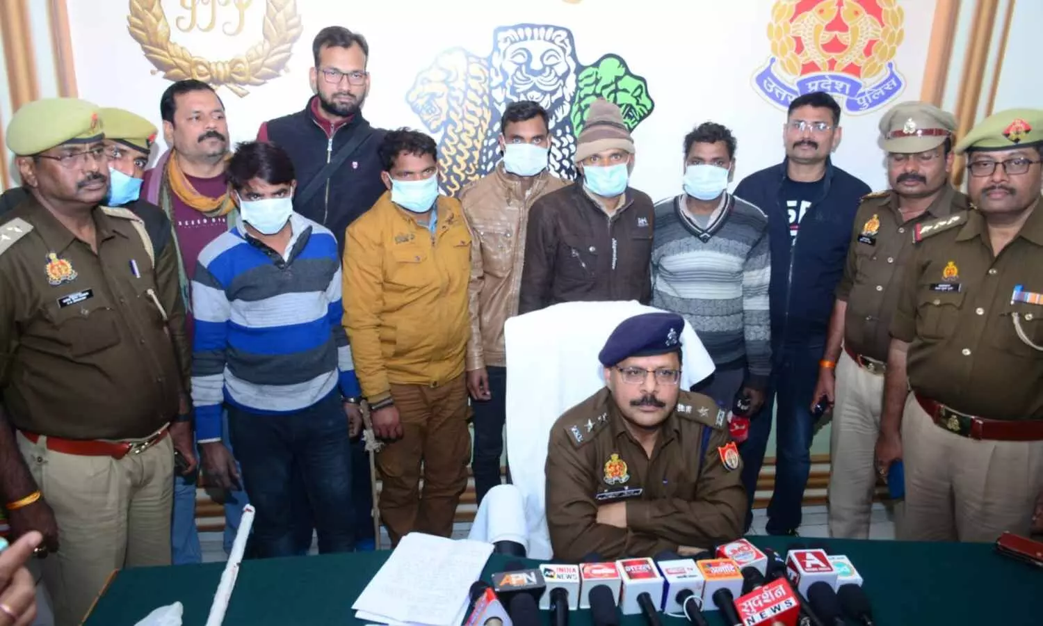 Jhansi police Big success gang of hard criminals caught five arrested