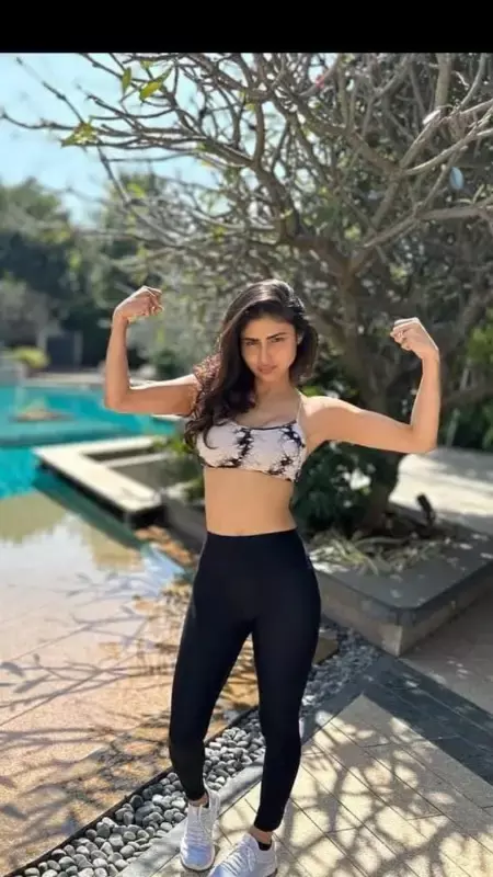 Ditching the gym and out for a walk!!! Our cameras clicked Mouni Roy on an  evening stroll in Andhe… | Indian actress hot pics, Girl celebrities, Desi  fashion casual