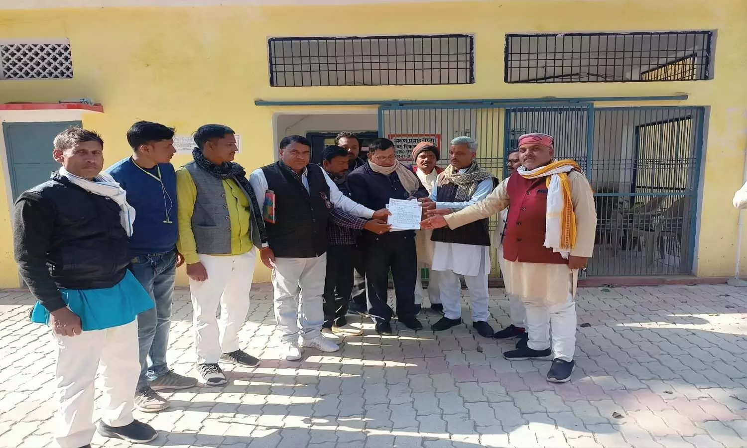 In Chitrakoot, the village heads submitted a memorandum of five-point demands to the BDO