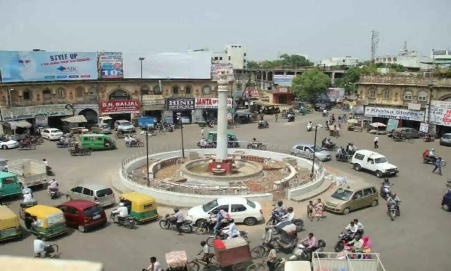 Popular Chauraha in Lucknow
