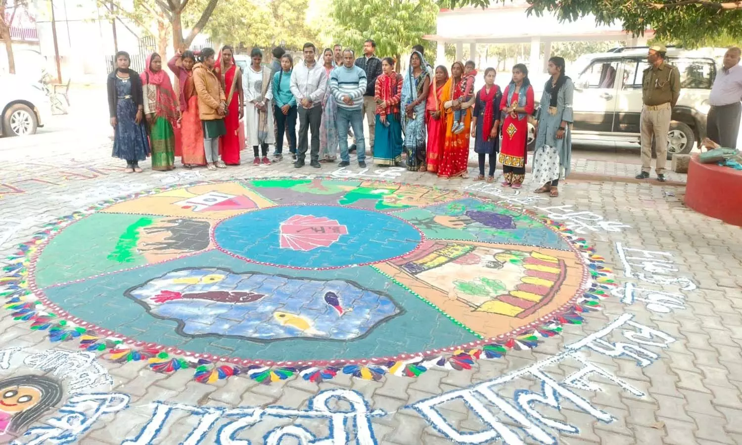 Students showed talent through rangoli, painting, song and music on UP Day in Sonbhadra