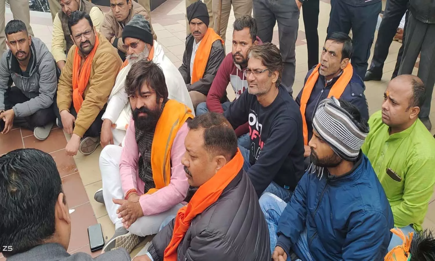 Controversy over Shah Rukh Khans Pathan continues in Meerut, Hindu organizations protest