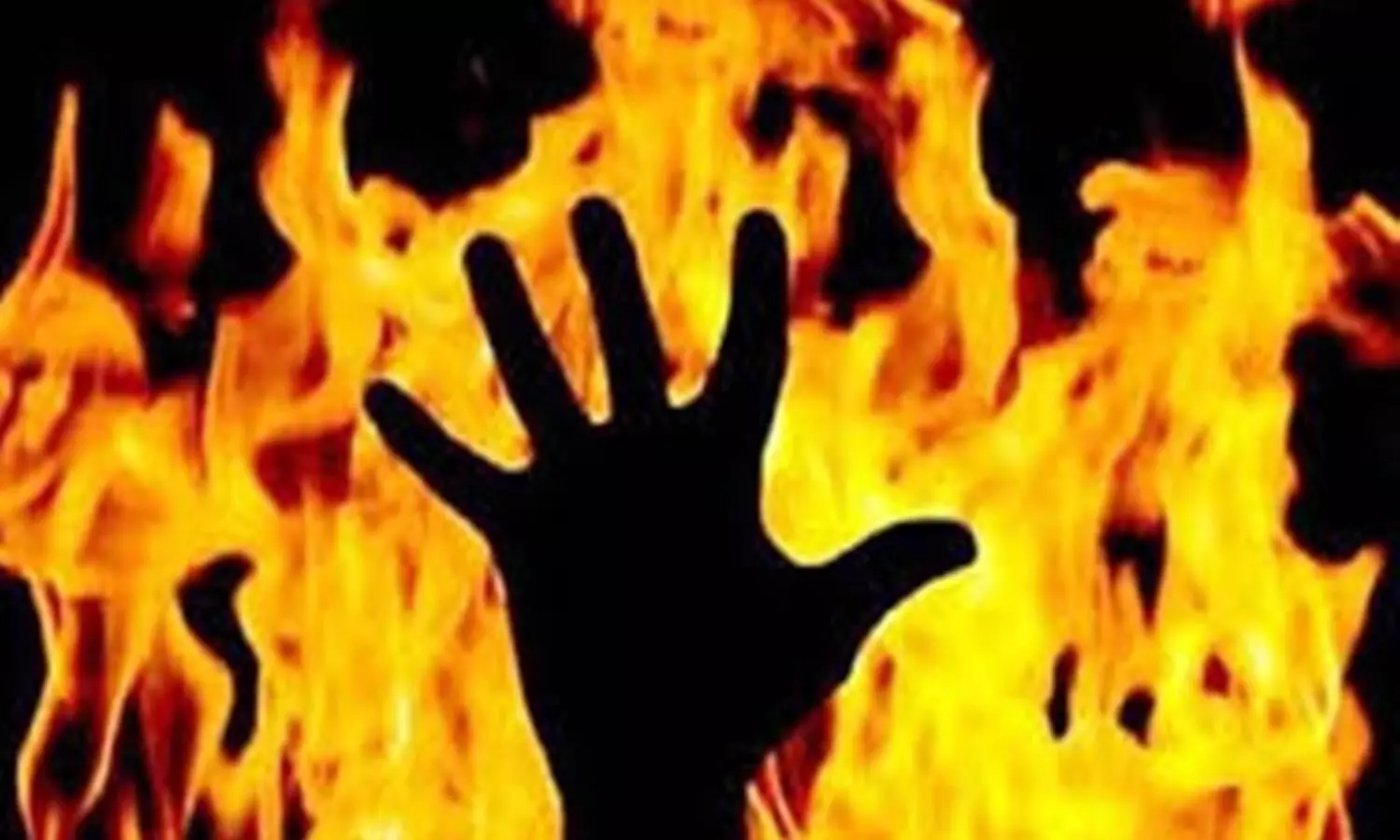 Sonbhadra Drunk youth set himself on fire died