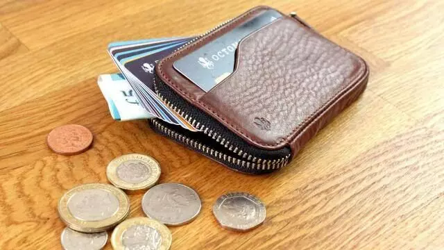 What items you should not keep in your wallet? | by Alokastrology | Medium