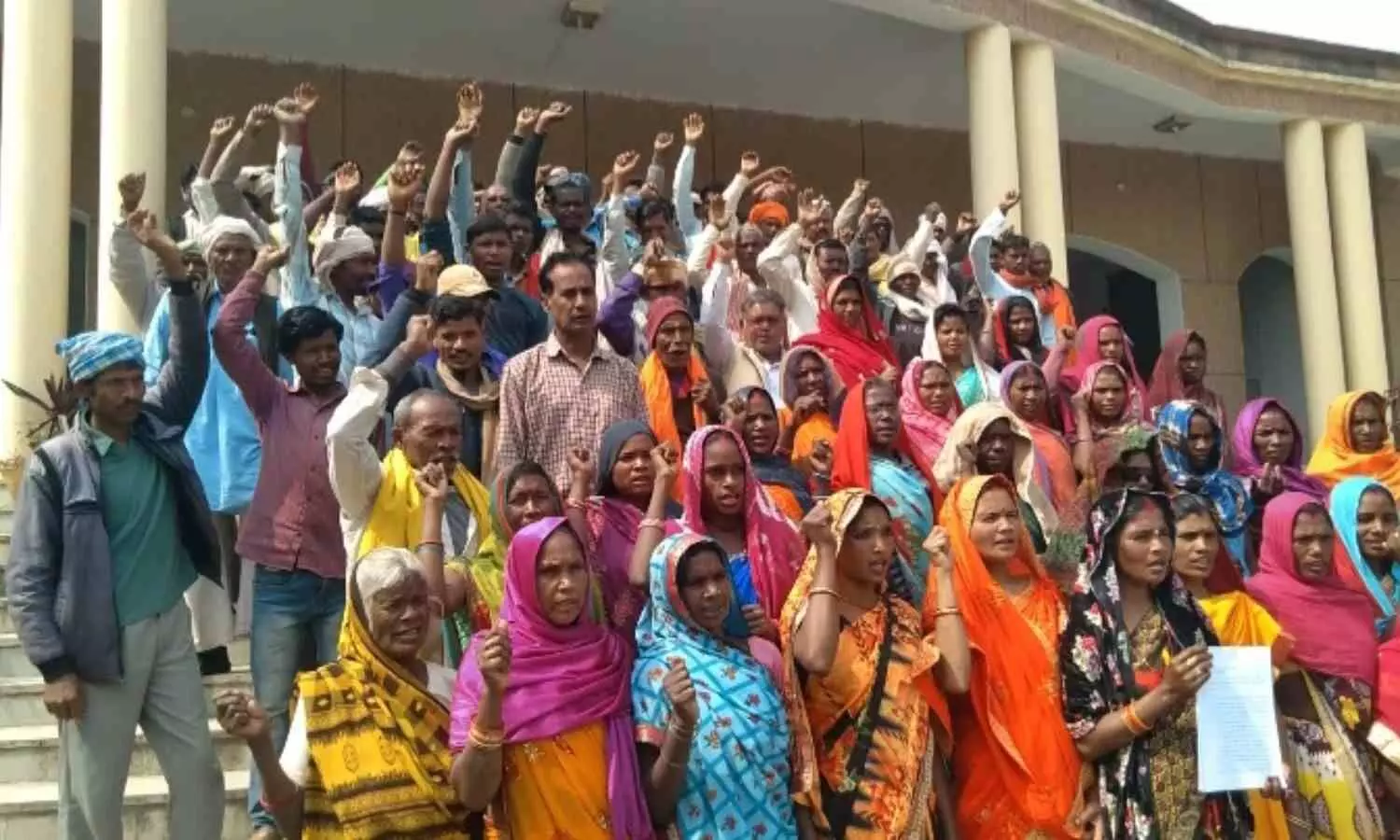 Sonbhadra Villagers Demonstrated