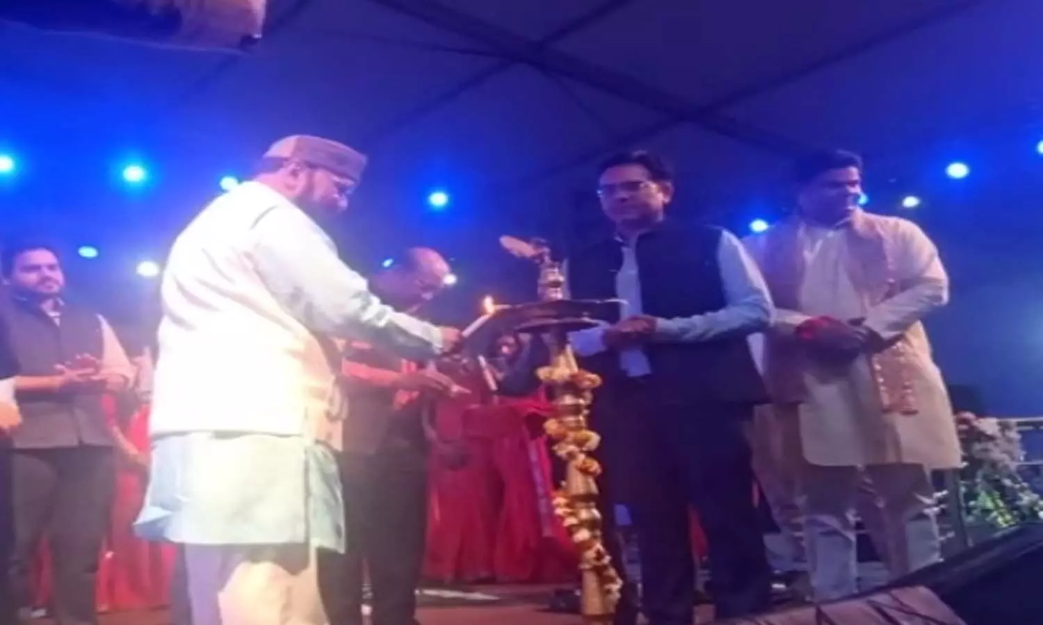 Colorful start of Taj Mahotsav in Agra, artists presented on open space stage