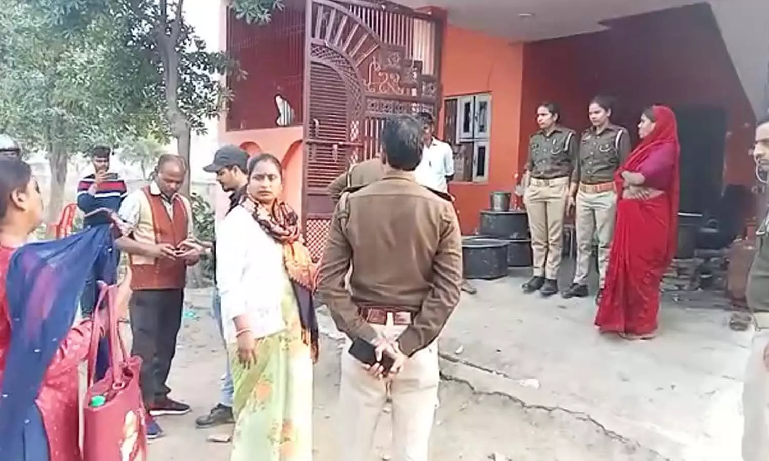 Brother protested against child marriage in Aligarh, then the police closed the police station