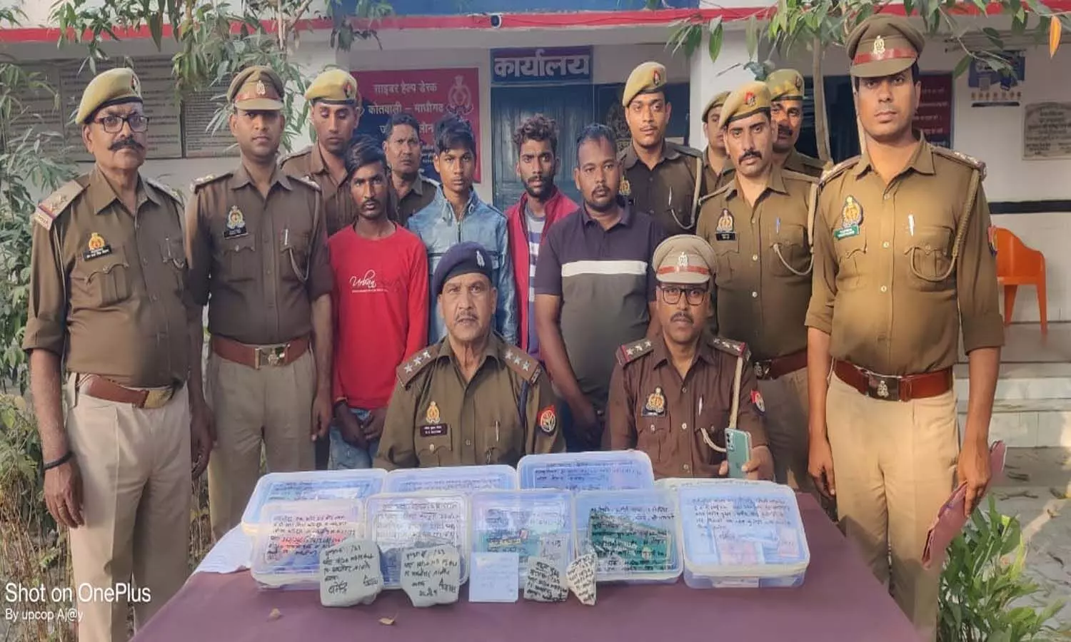 Four interstate vicious miscreants arrested in Jalaun, police recovered charas along with illegal weapons