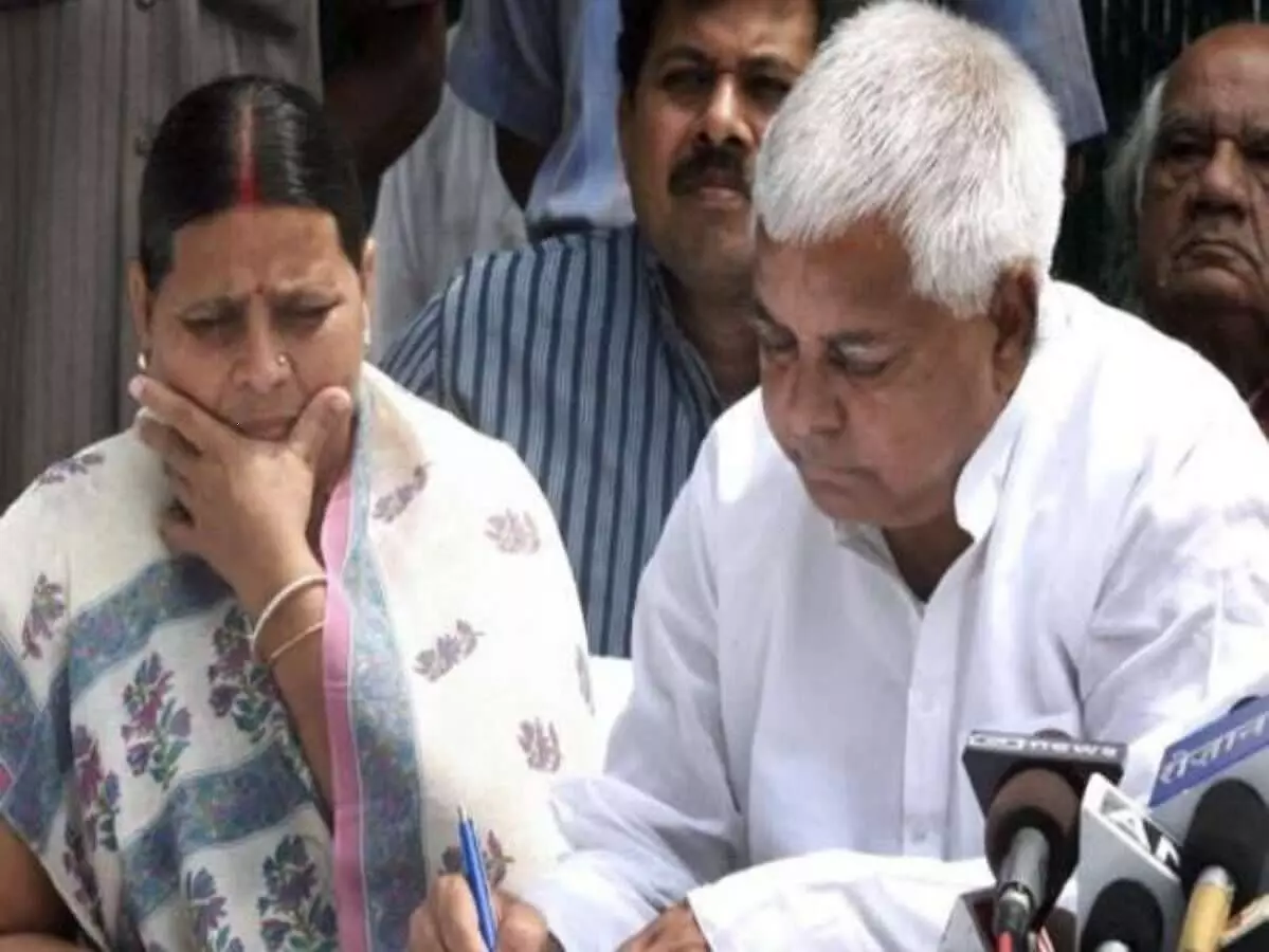 court issues summons against 16 people including lalu yadav and rabri devi