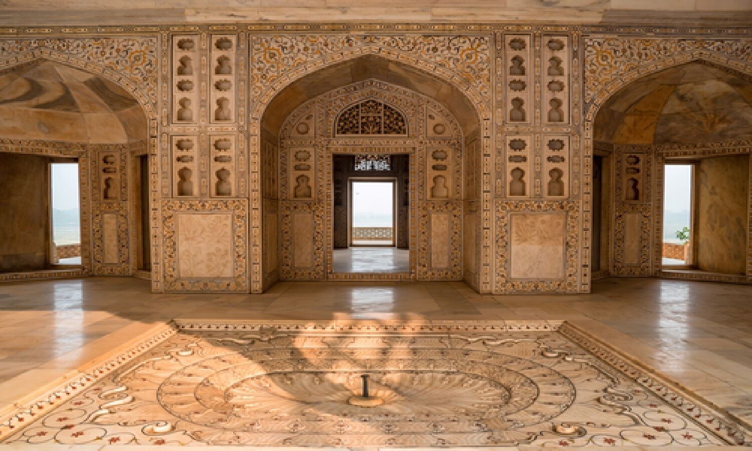 Agra Fort Sheesh Mahal History and Check Visiting Time, Agra tourism latest news in hindi newstrack samachar 2023 | Agra Fort Sheesh Mahal: सीरिया के कांच से बना है आगरा किले का