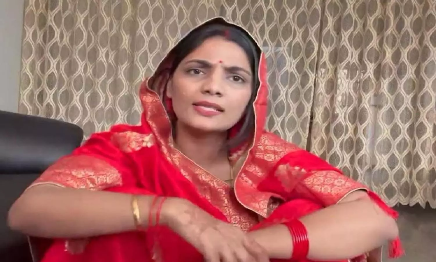 Neha Singh Rathore: नेहा ने पुलिस को भेजा नोटिस का जवाब, कानपुर देहात कांड पर गाया था गीत