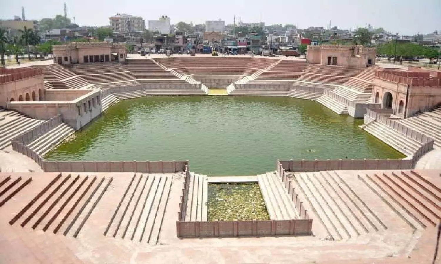 Lucknow husainabad talab