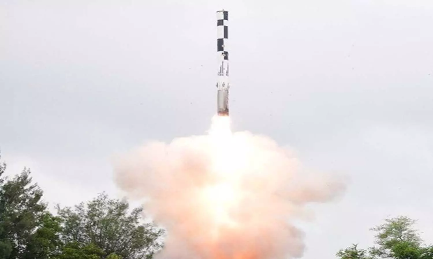 Supersonic Cruise Missile Test: दुनिया की सबसे तेज सुपरसोनिक क्रूज मिसाइल का हुआ सफल परीक्षण, स्वदेशी सीकर एंड बूस्टर लगे ब्रह्मोस से नौसेना की बढ़ेगी दुगुनी ताकत