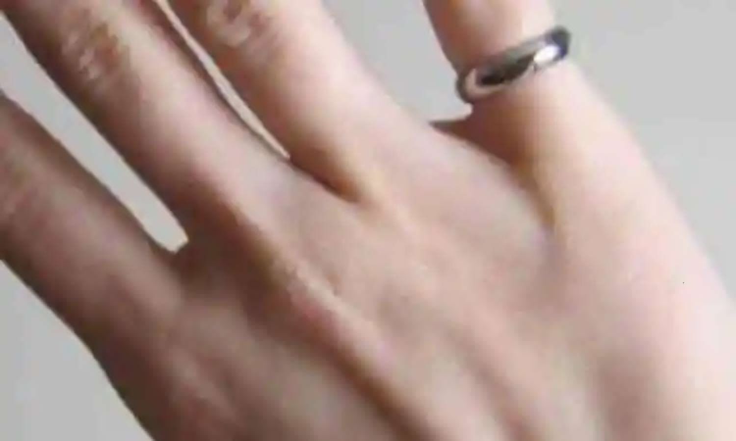 In which finger is lucky for wearing silver ring? | Silveradda
