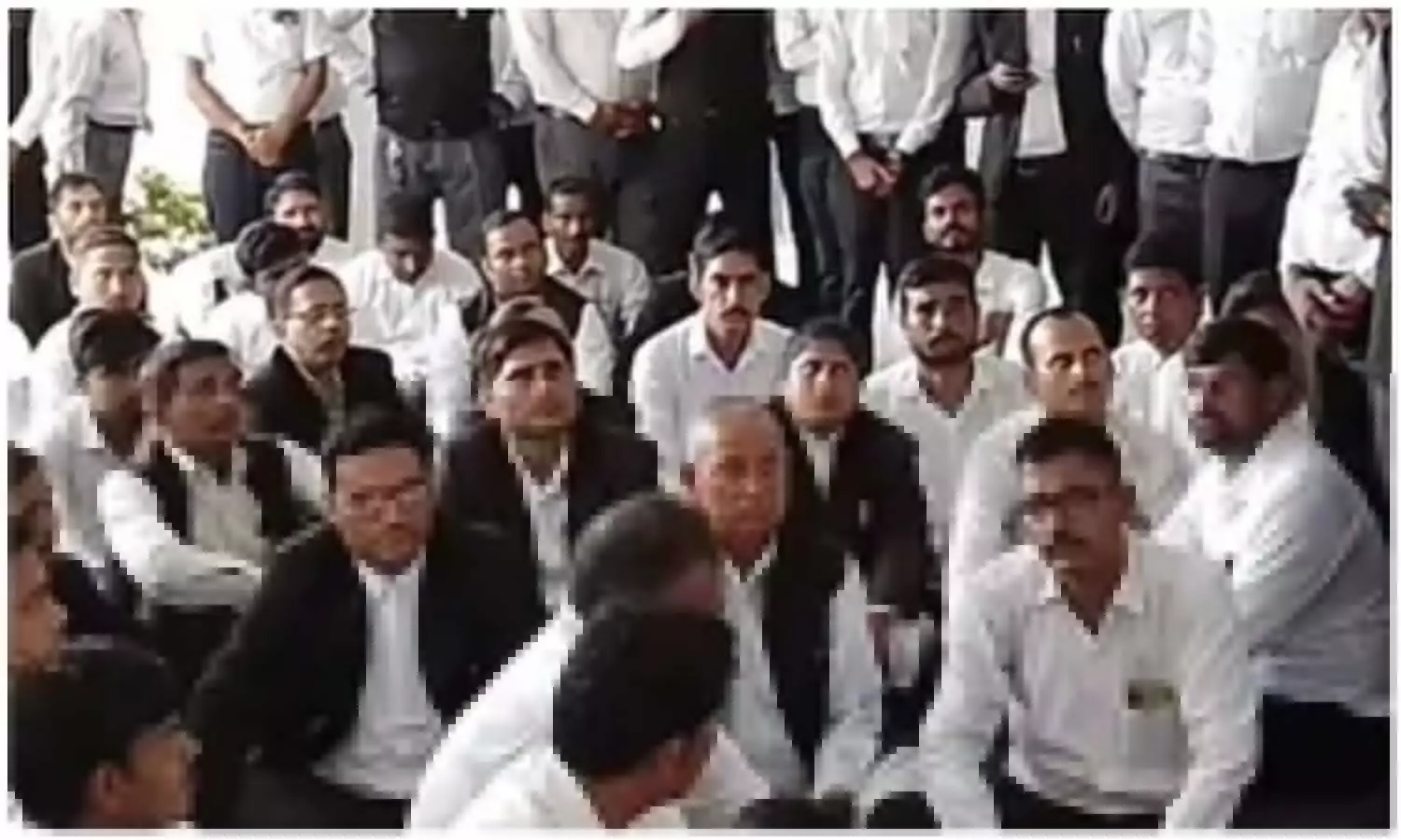 lawyers demonstrated in DM office
