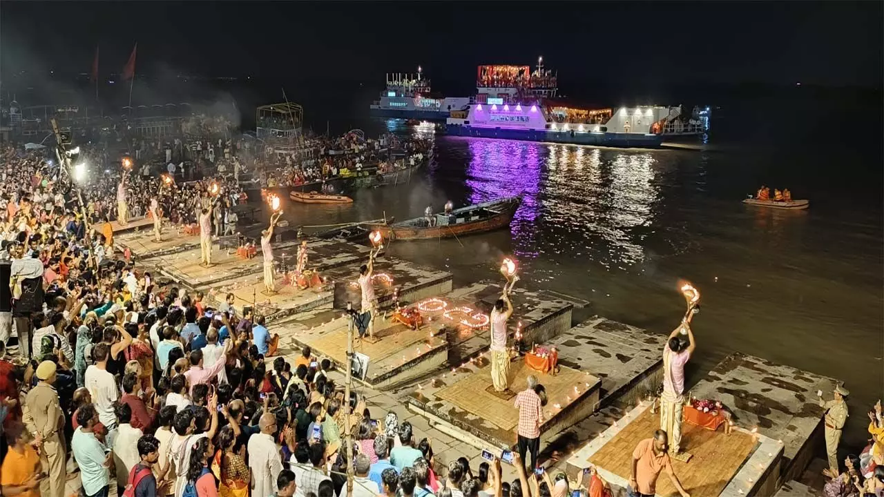 G20 delegates boarded the cruise and saw the amazing beauty of the ghats of Kashi