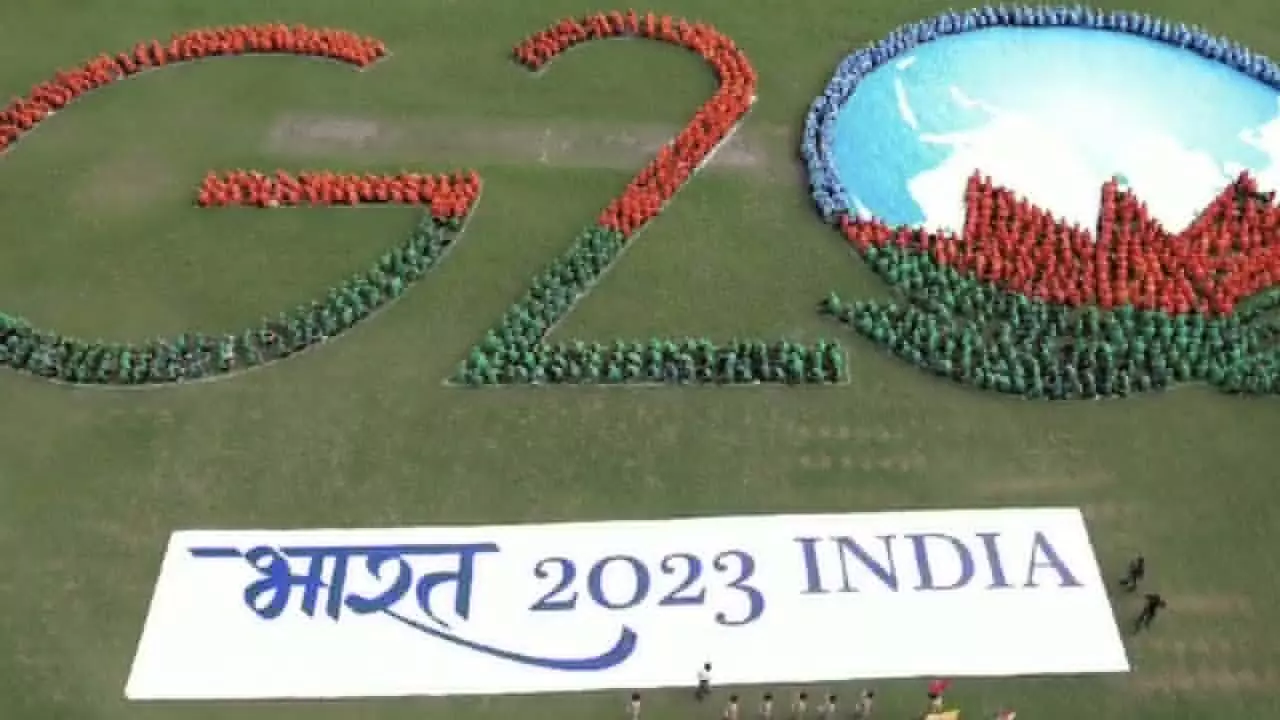 Students made G-20 human chain on the occasion of Prime Minister Narendra Modis birthday
