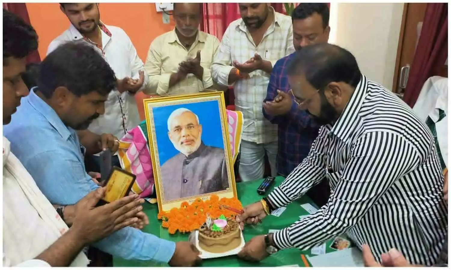 PM Narendra Modi birthday celebrated in Jaunpur by BJP workers