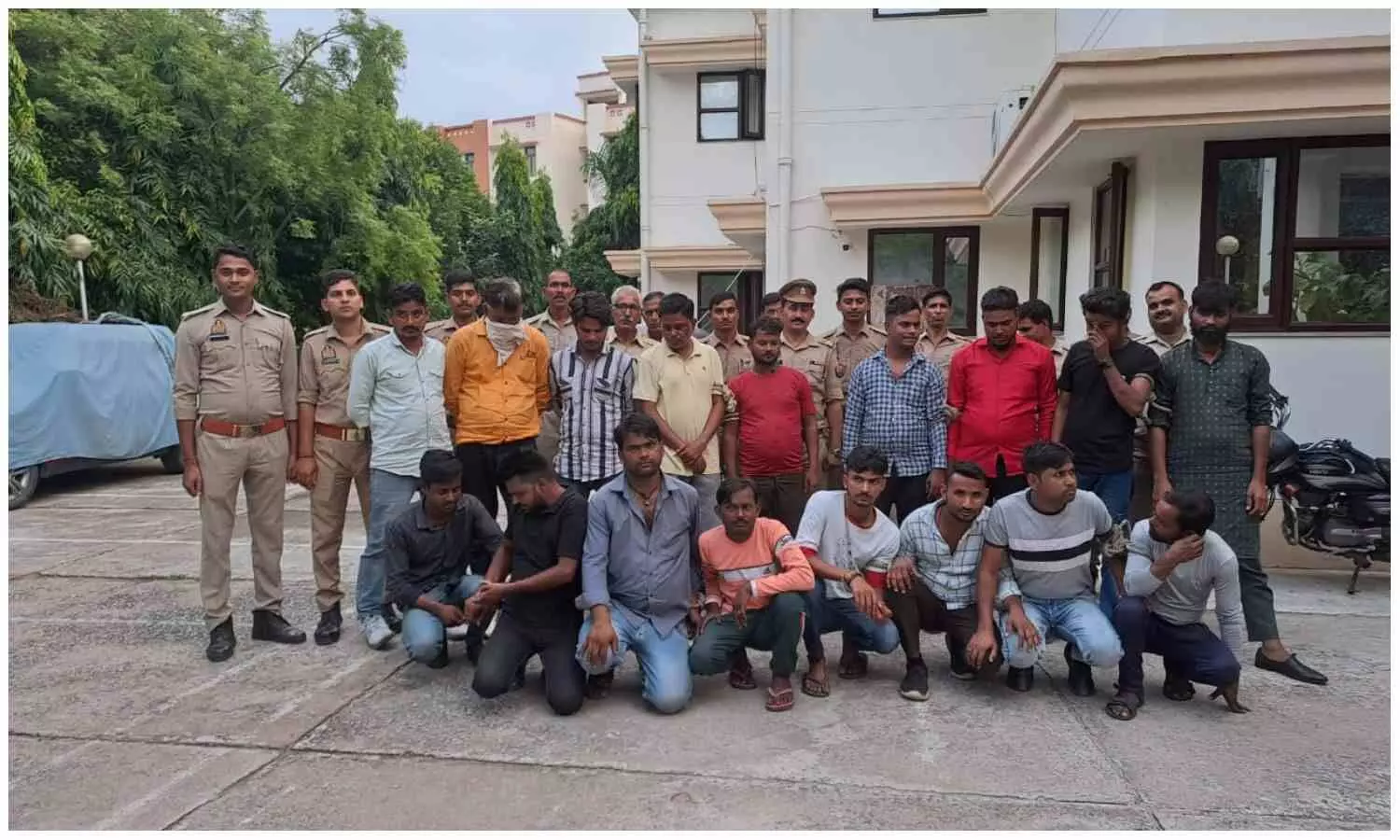 Agra police caught more than a dozen and sent them to jail