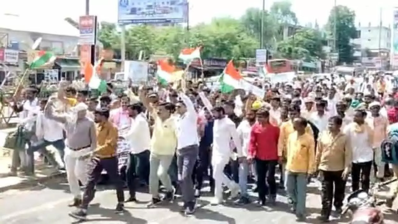 Farmers protested against not getting compensation from increased circle rate