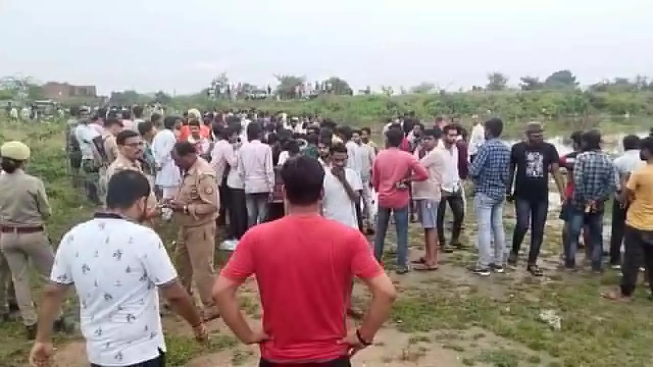 Dead body of a girl who went to the temple to worship was found in the pond after 30 hours, accused of rape and murder