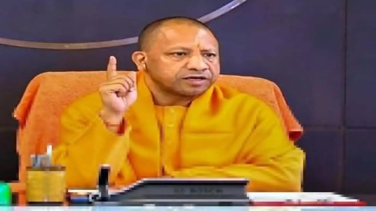CM Yogi reprimanded the SP of Ambedkar Nagar, said - the students dupatta was pulled, were you performing the Aarti