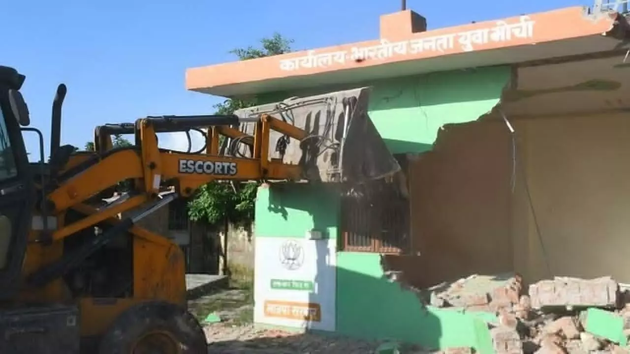 Sultapur doctor murder case, Kotwal suspended, bulldozer roared on illegal property of BJP leader