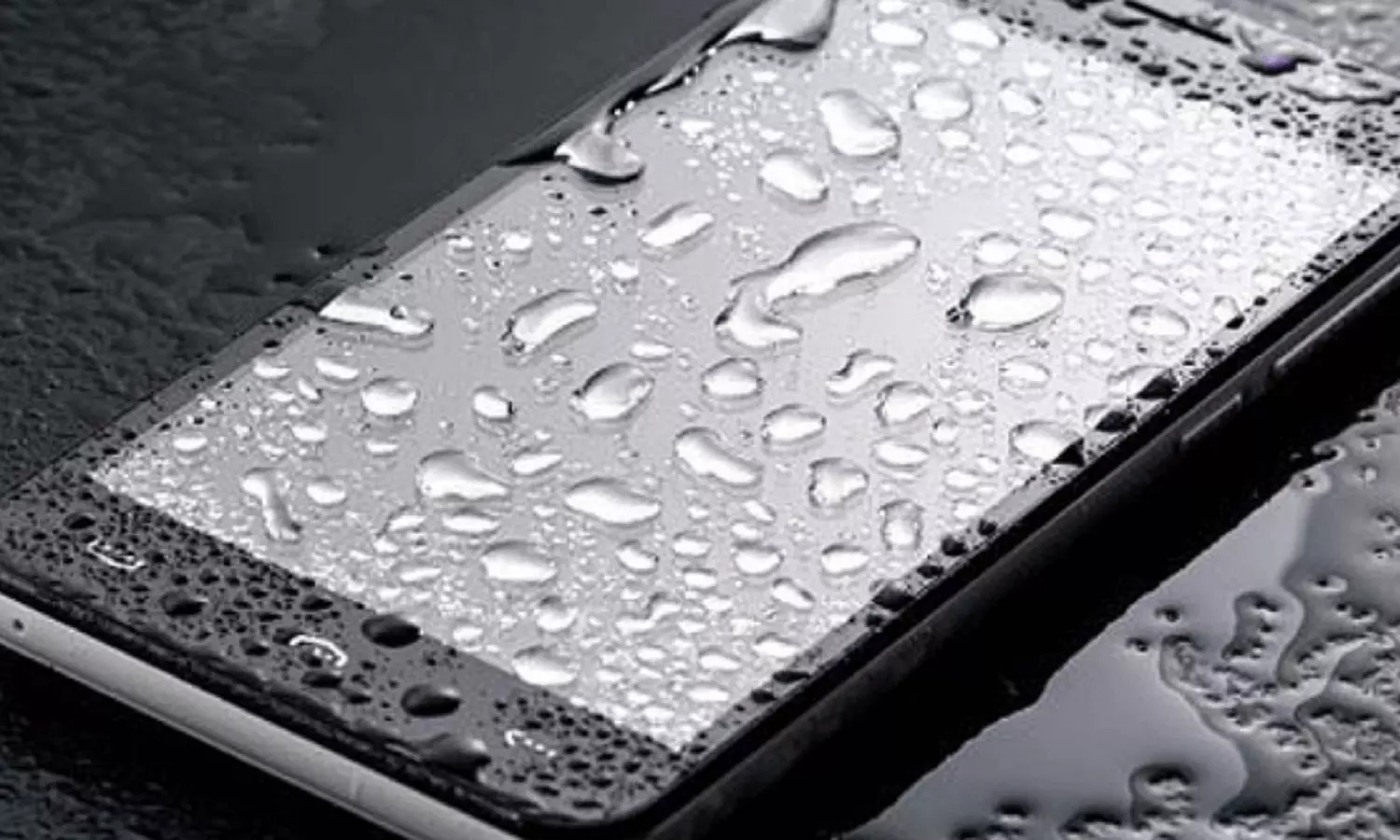 Smartphone Safety Tips: फ़ोन को बारिश के समय कैसे रखें सुरक्षित, जाने आसान तरीके