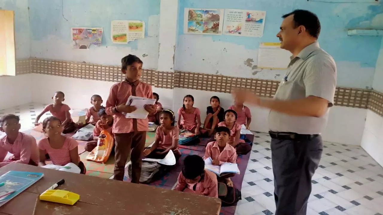 Assistant Director of Education inspected the schools, said - action will be taken against negligence in departmental work