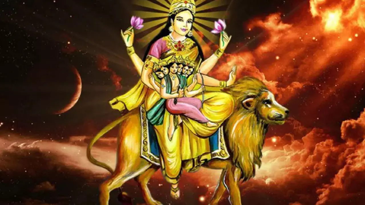 Navratri 2023 Fifth Day: कौन है मां स्कंदमाता, इनकी पूजा से क्या होता है, जानिए महत्व मुहूर्त और पूजा विधि