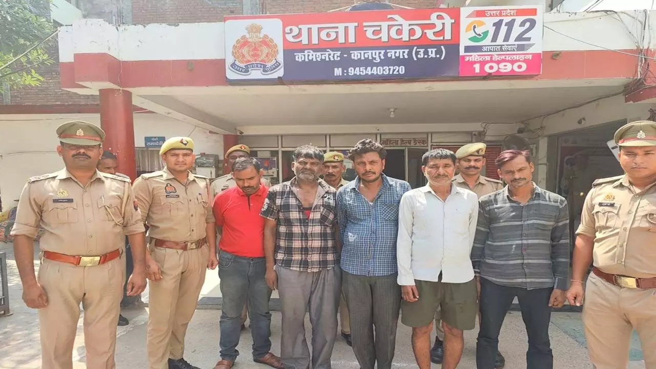 Kanpur News: दिन में सवारी बन घरों की ई रिक्शा से करते थे रेकी, पुलिस ने गिरोह के पांच सदस्यों को चोरी के माल के साथ किया गिरफ्तार