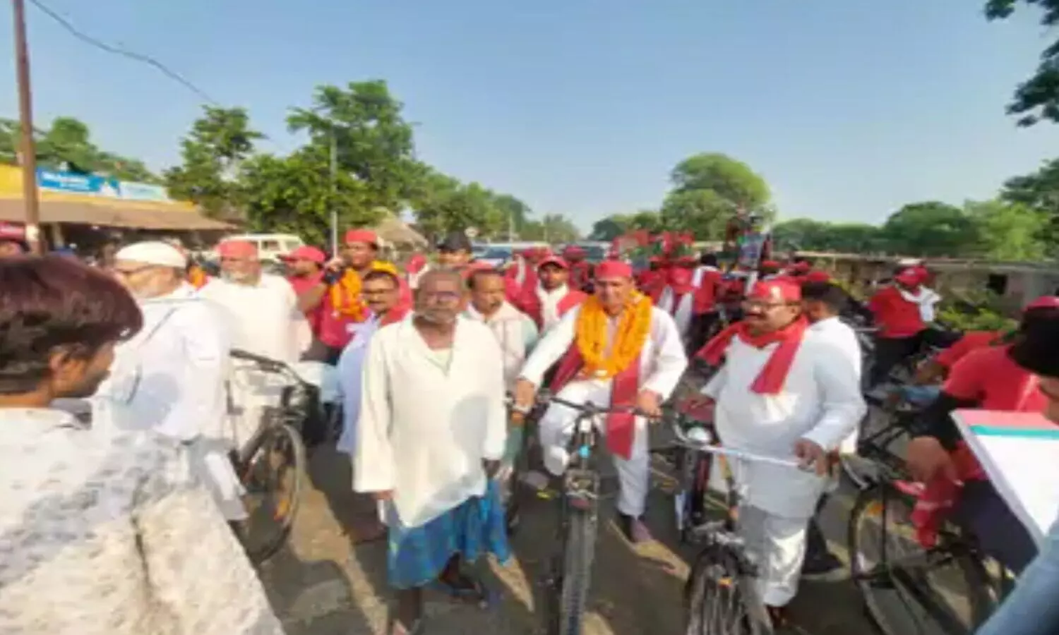 samajwadi party bicycle trip