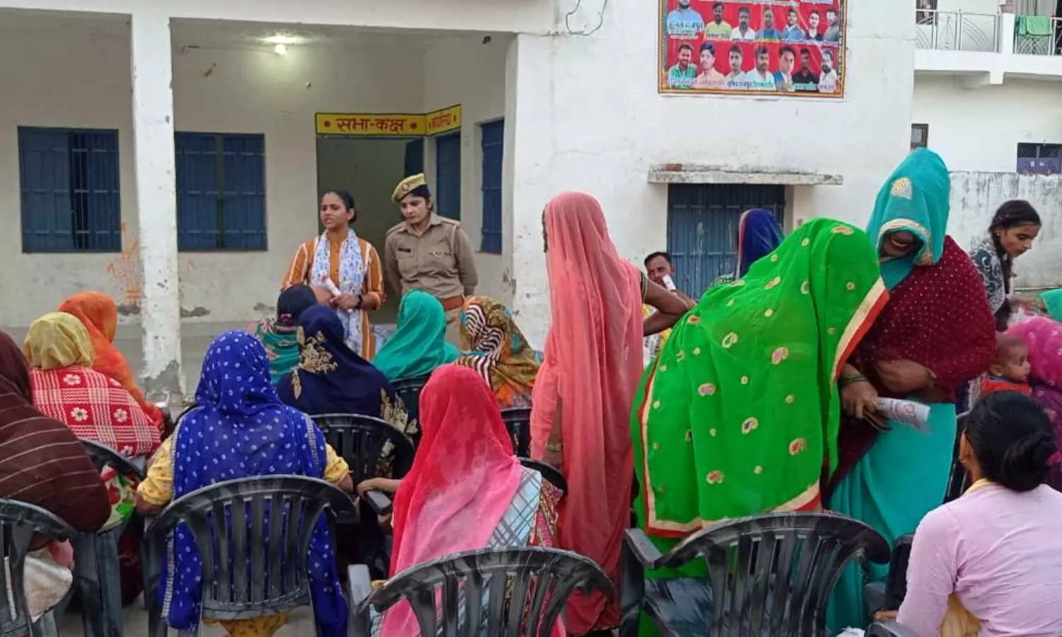 Kannauj Police made women aware by setting up a chaupal